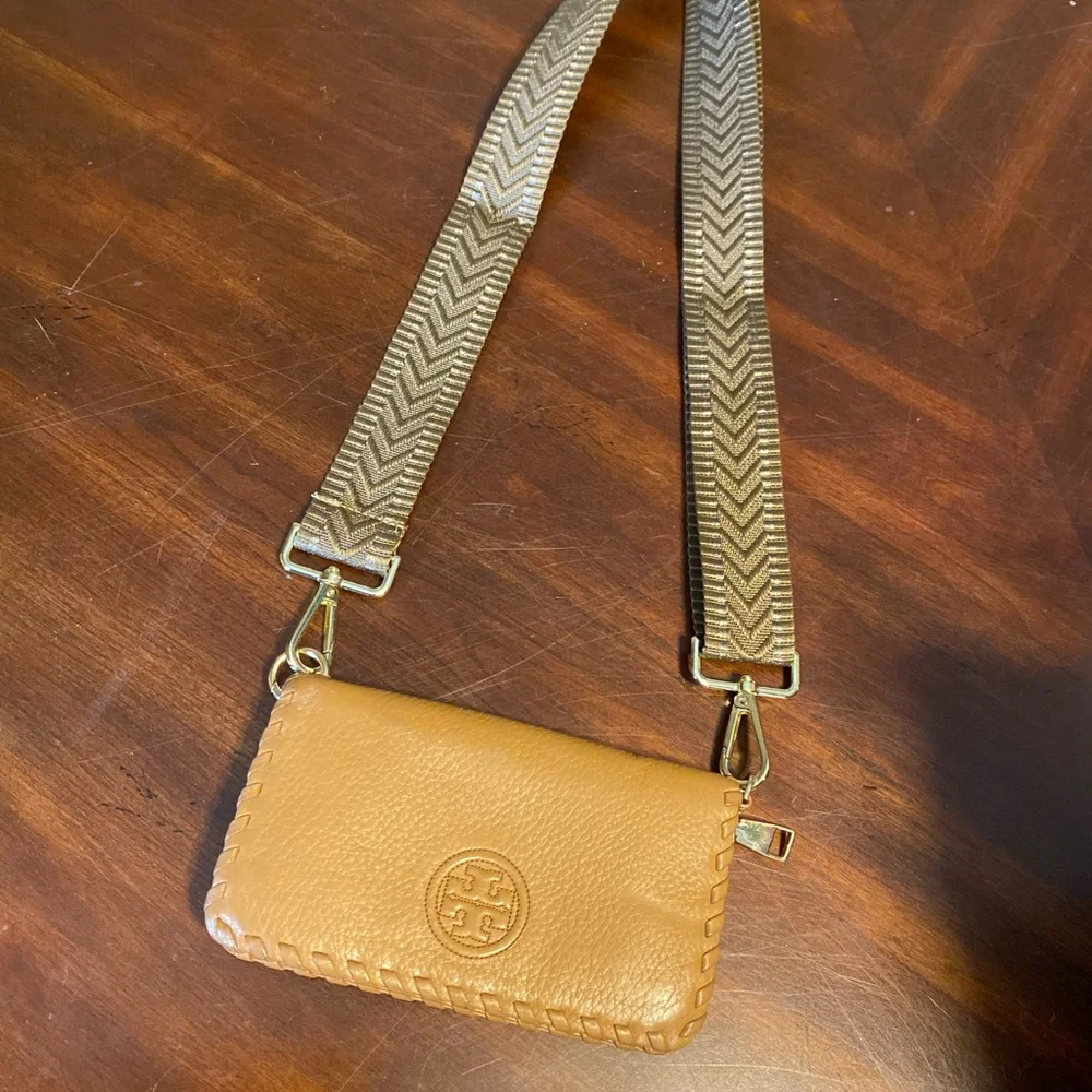 Tory Burch compact tory